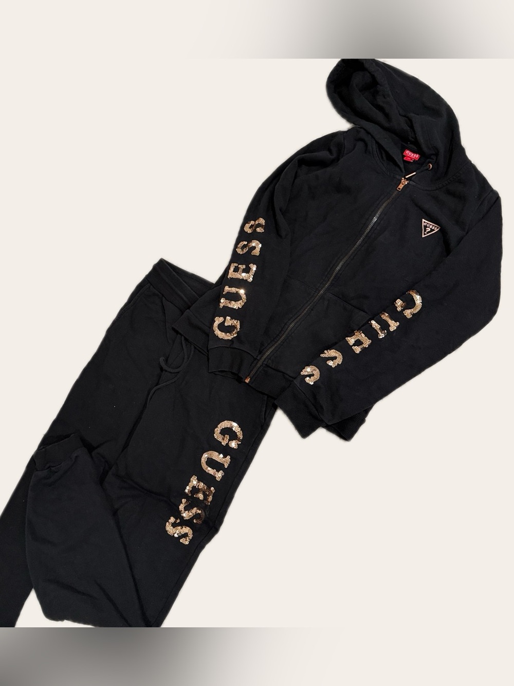 GUESS track set Black Sequin Logo Hoodie & Jogger Set
Pants S
Jacket XS